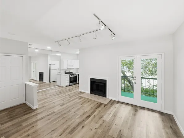 7126 Holly Hill Dr APT 210, Dallas, TX 75231