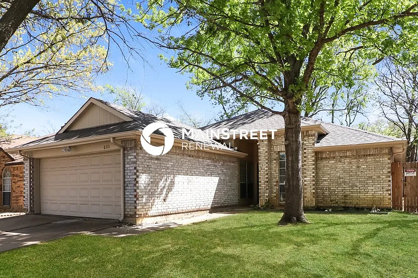 front view - 6111 Inks Lake Dr