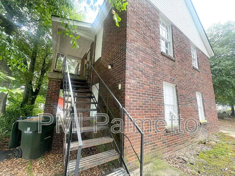 1 bed, 1.0 bath, 725 sqft, $950 — Photo 2