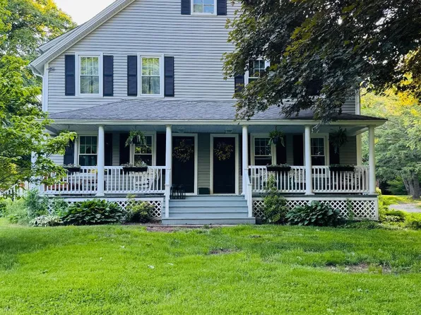34 Woodstock Road, Pomfret, CT 06259