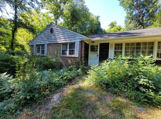 215 Beverly Rd, South Huntington, NY 11746