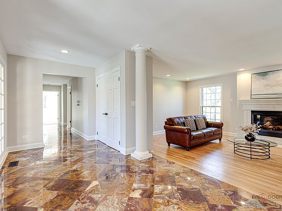 4th image of 2 Fairfax Ln