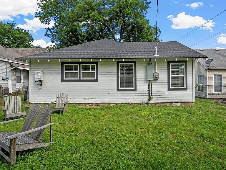2704 Herring Ave — Photo 22