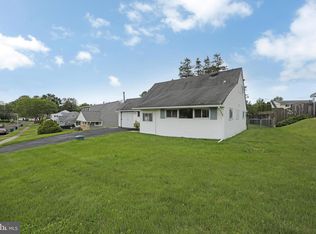 21 Hillside Rd, Levittown, PA 19056