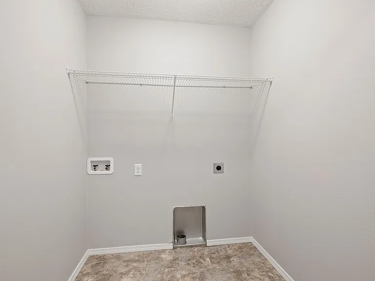 552 W Danielle St — Photo 8