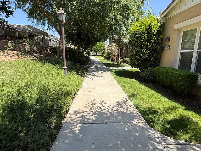 10302 Oldham Ln — Photo 9