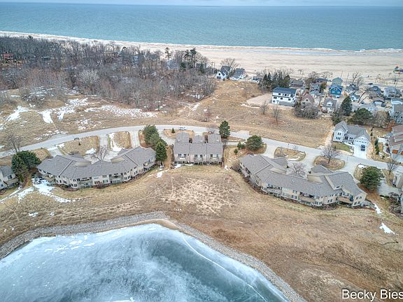 4th image of 1676 W Harbour Towne Cir