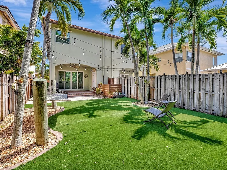 853 SW 11th Ct — Photo 48