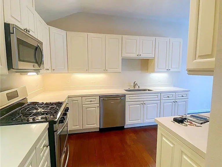2980 Hyde Park Cir — Photo 2