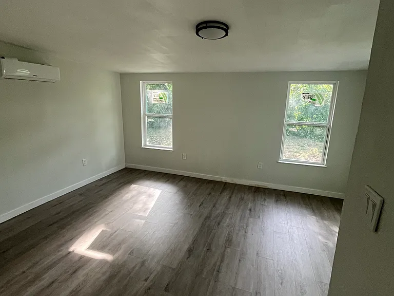 642 Astoria Ave — Photo 17