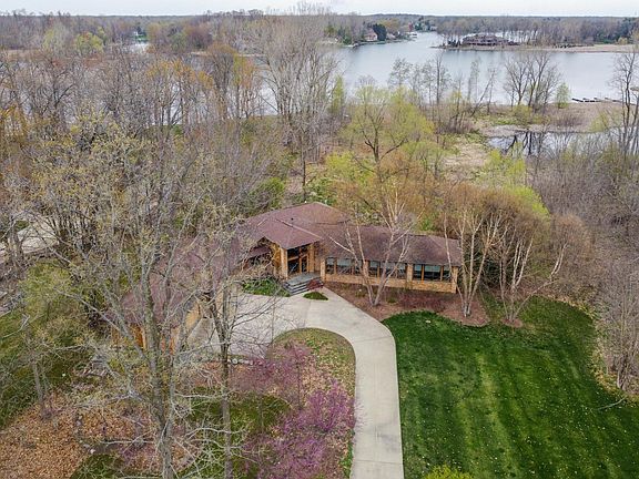 2nd image of 8822 W Lake Pointe Dr