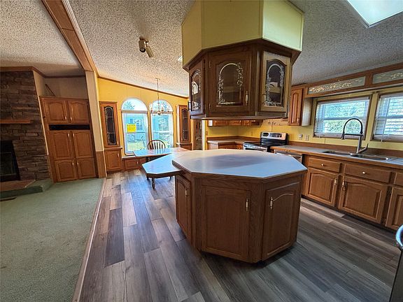 3rd image of 555 Shadybrook Cir