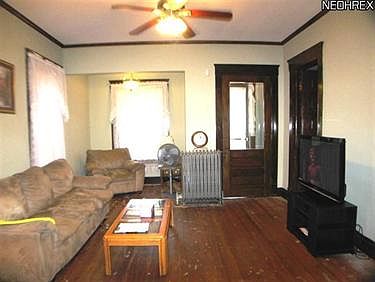 4th image of 1952 W 54th St