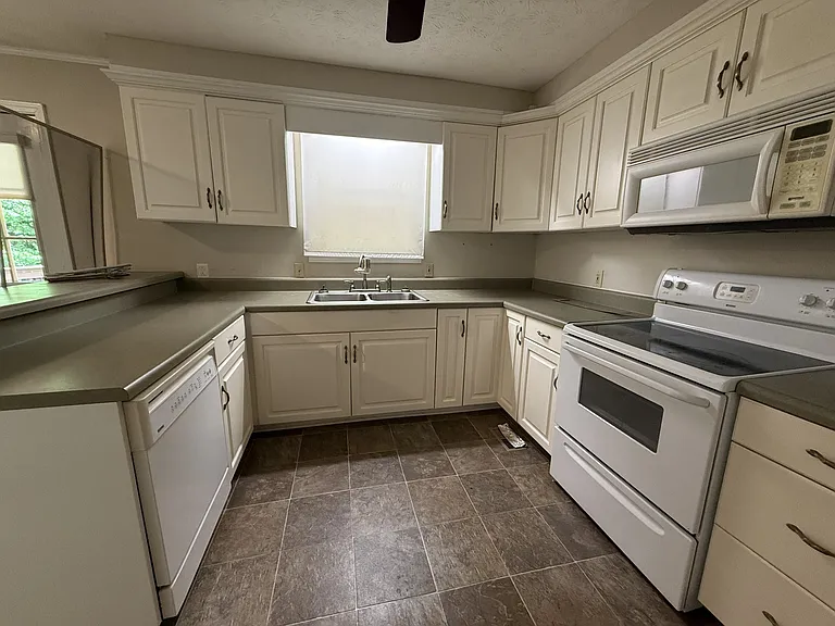 1511 Cavern Ct — Photo 6
