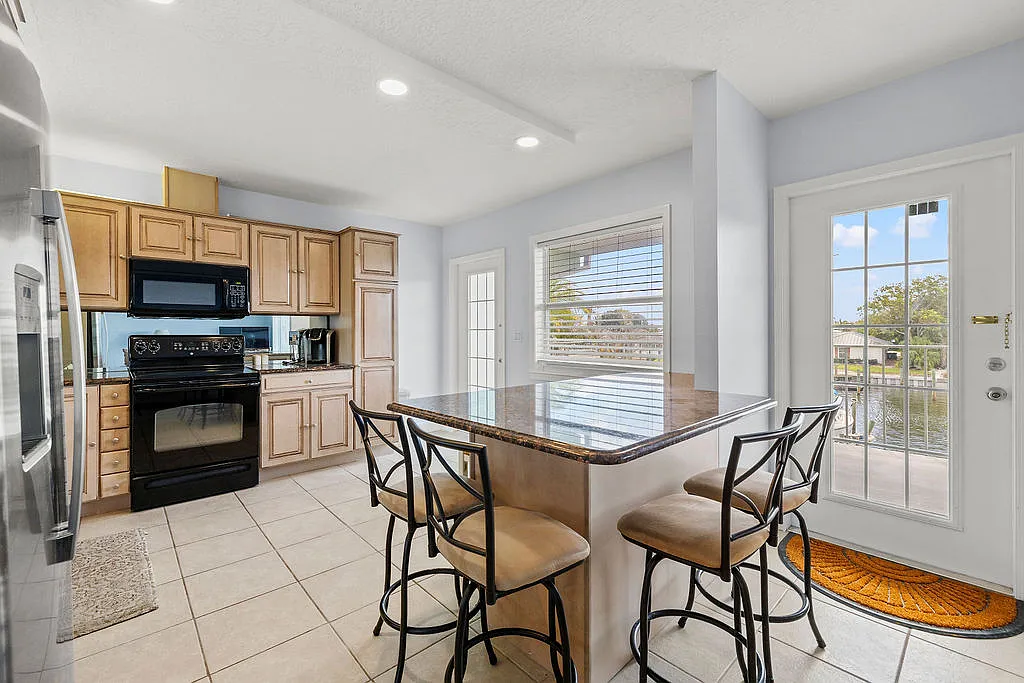 2 bed, 1000 sqft, $2,500 — Photo 3