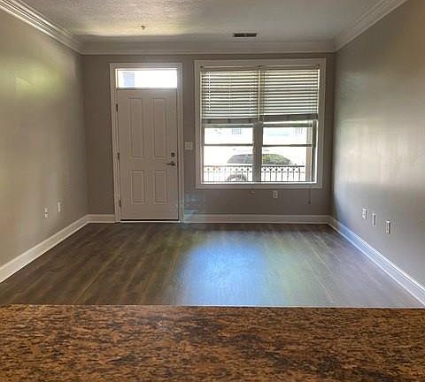 3rd image of 527 W 1st Ave