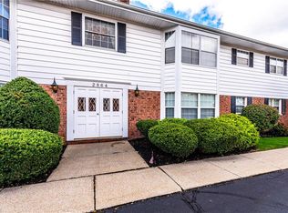 2864 Pease Dr APT 101, Rocky River, OH 44116