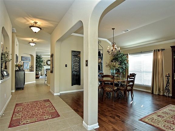 5th image of 7616 Menler Dr