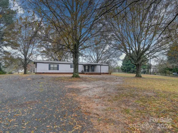 44267 Yadkin Brick Rd, New London, NC 28127
