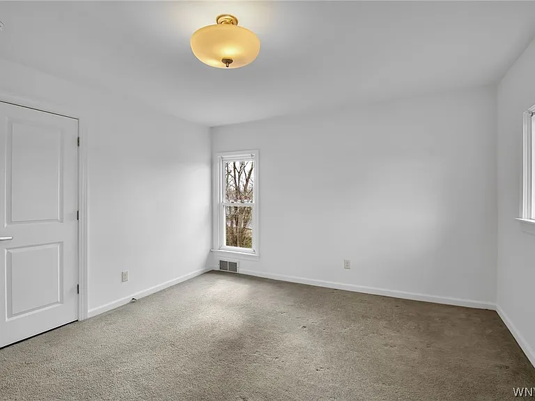 5849 Broadway St #8 — Photo 15