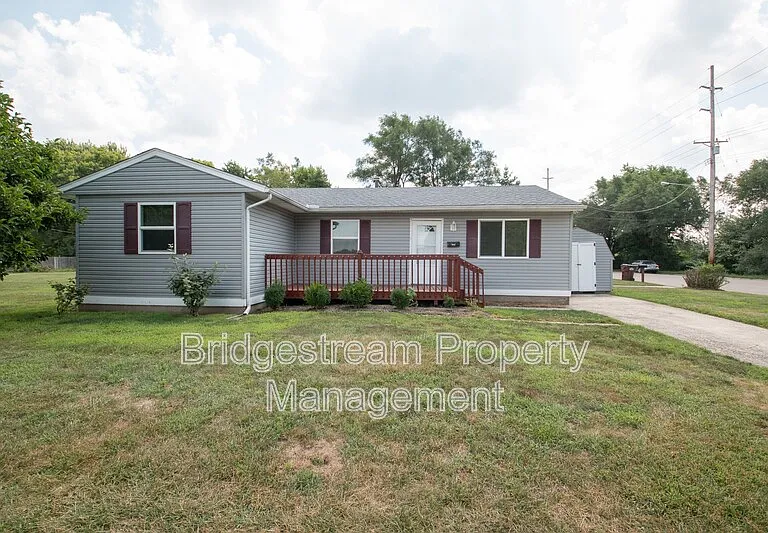 340 Walnut St — Photo 1