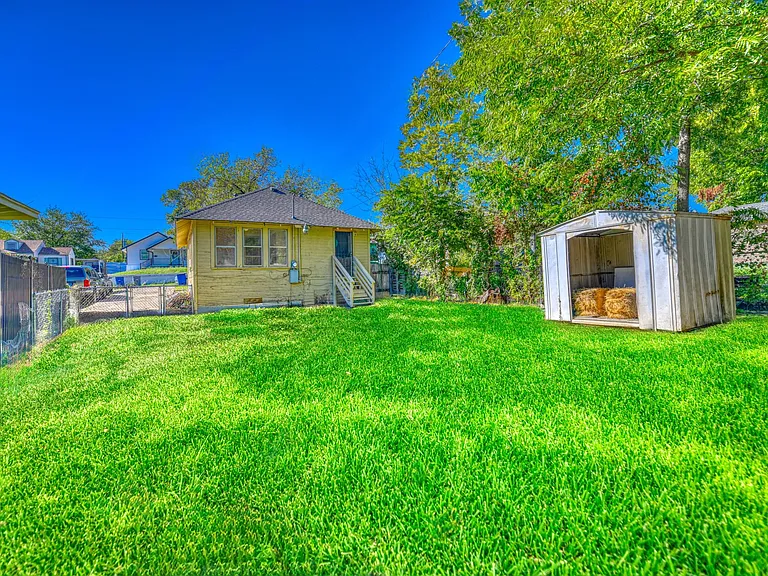 1559 Vermont Ave — Photo 16