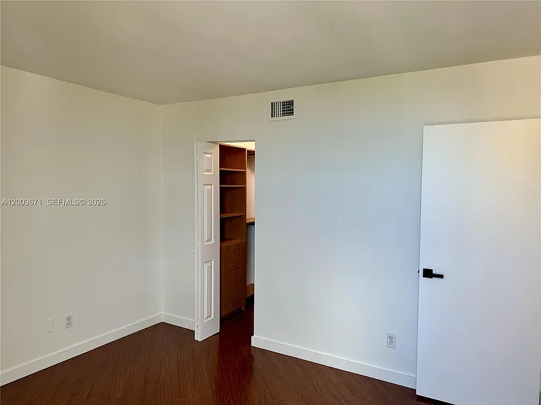 2020 NE 135th St #810 — Photo 27