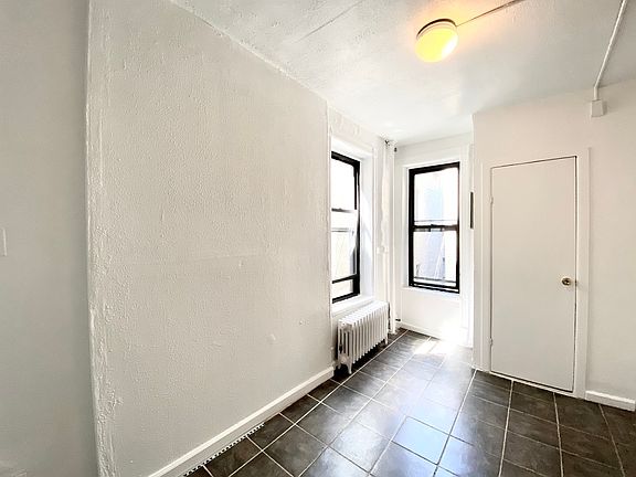 5th image of 11 Jones St APT 18