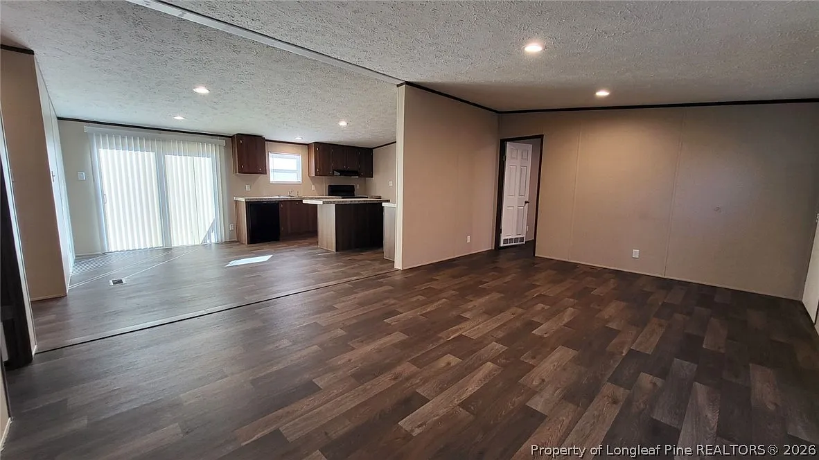 3 bed, 2.0 bath, 1300 sqft, $1,295 — Photo 2