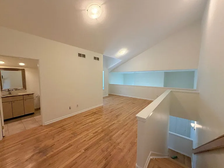 225 S Monroe St — Photo 20