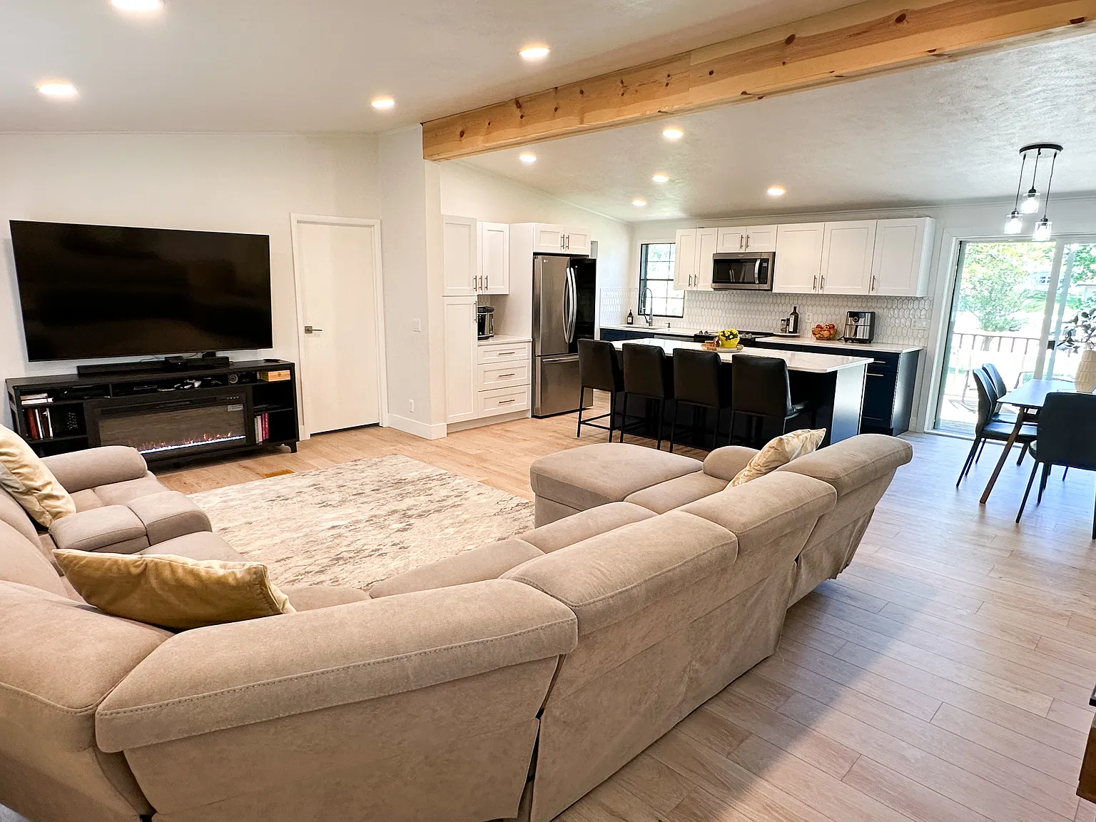 3 bed, 1308 sqft, $2,350 — Photo 2
