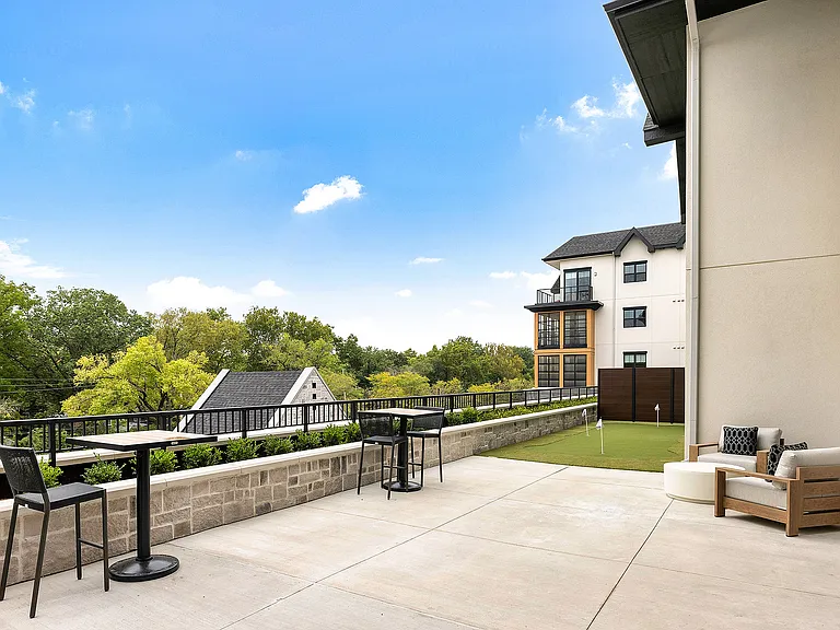 The Fieldston of Fairway - Outdoor Lounge & Putting Green