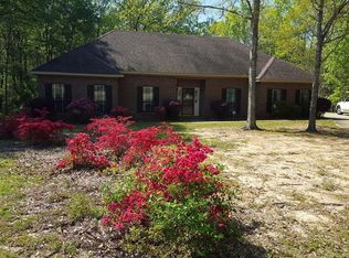 64 Dogwood Ln, Deatsville, AL 36022