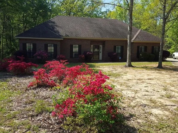 64 Dogwood Ln, Deatsville, AL 36022
