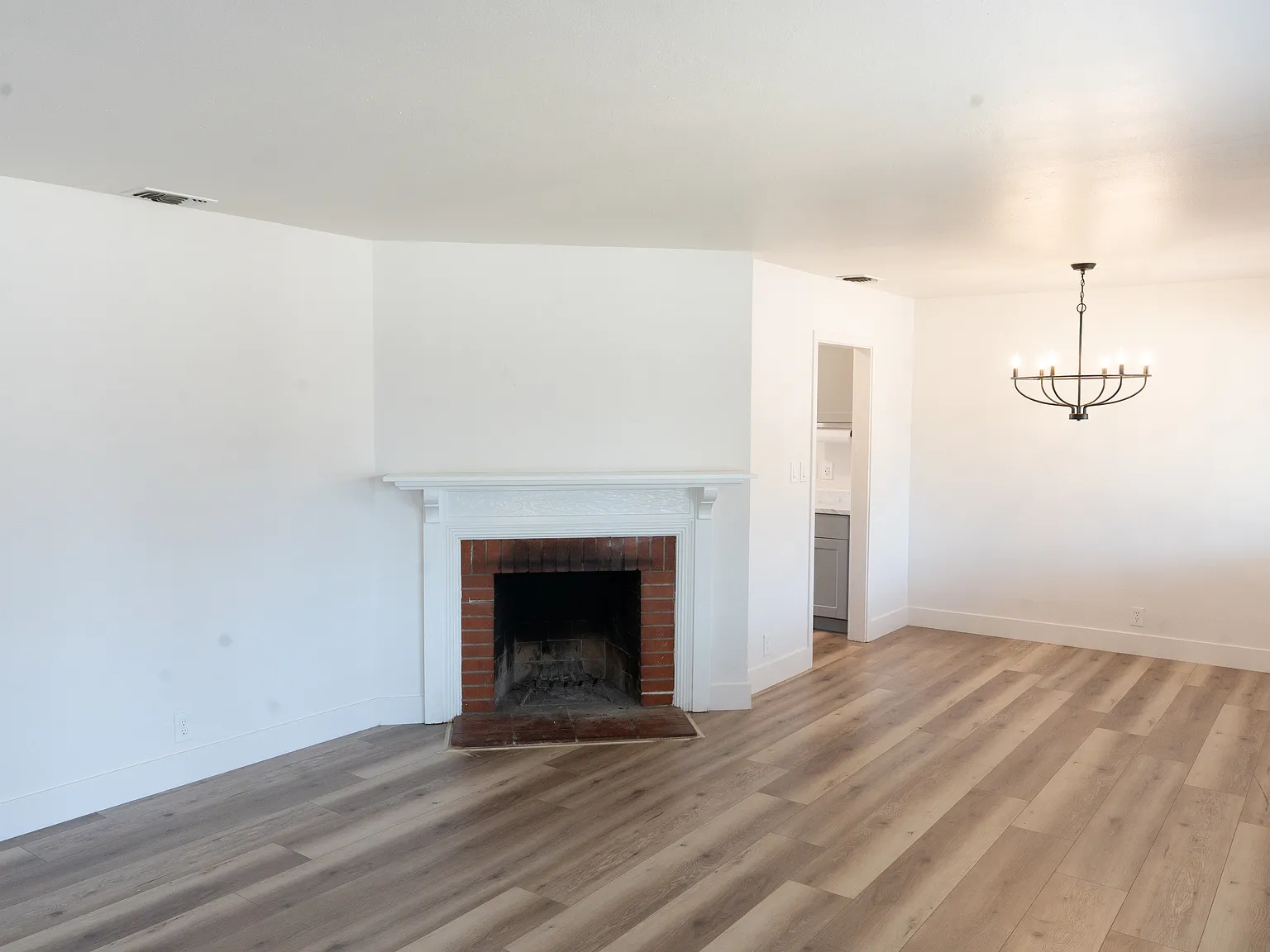 3 bed, 1051 sqft, $2,450 — Photo 3