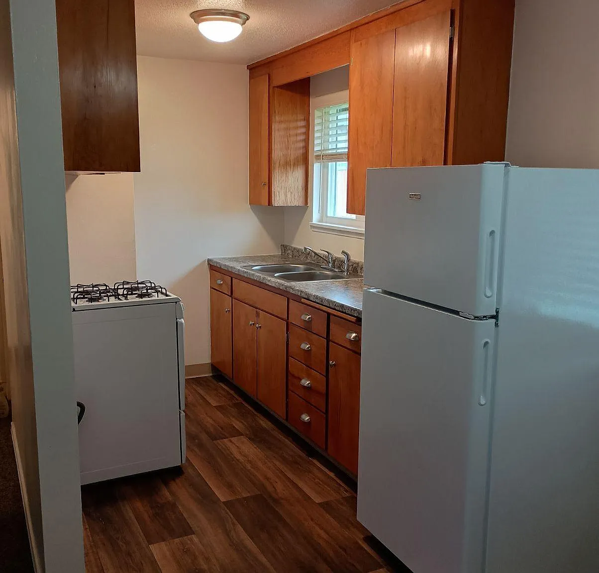 Pacific Village Apartments — Photo 2