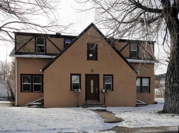 828 8th St, Rawlins, WY 82301