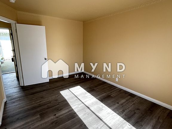 3rd image of 7 1st Ave APT 3