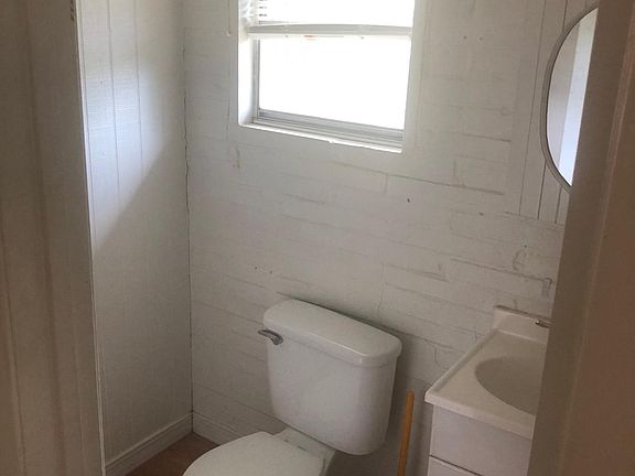 2nd image of 1105 W Smith St
