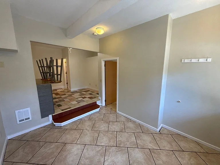 291 Clay St W #3 — Photo 5