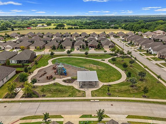 3rd image of 3105 Coyote Way