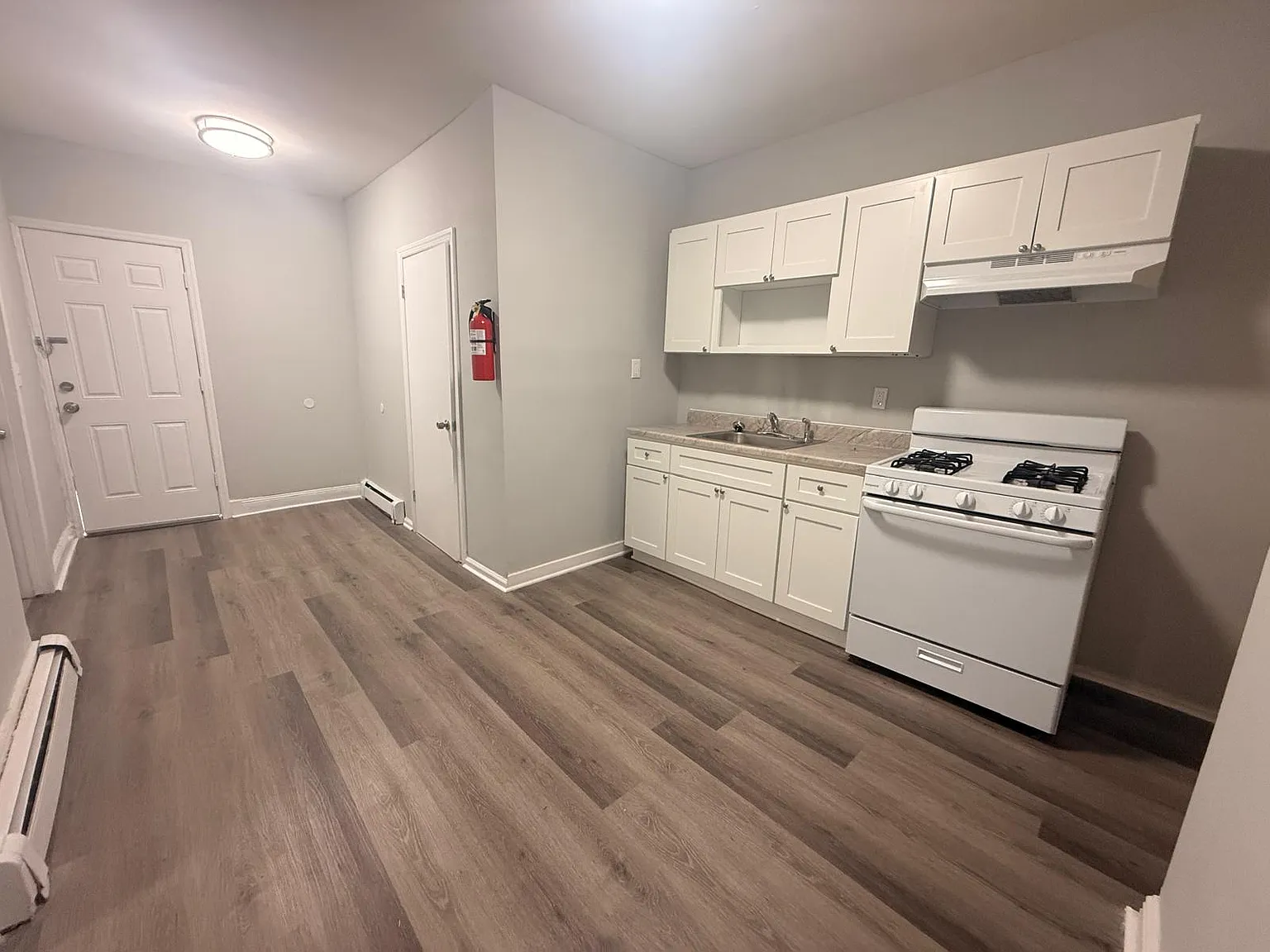 2 bed, $1,900 — Photo 2