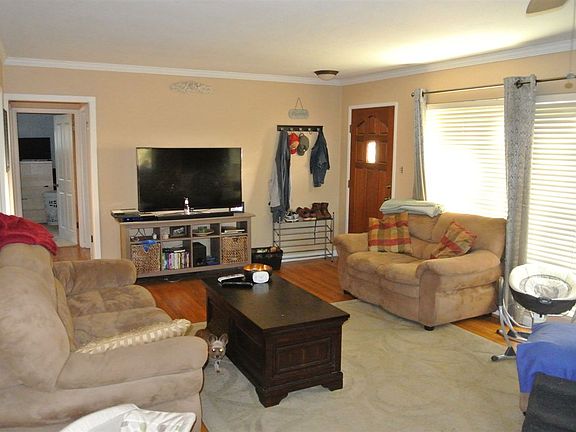 3rd image of 86 Lindan Ave