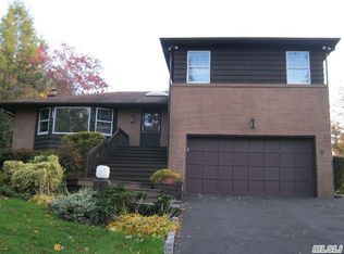 5 Cherry Wood Ln, Port Washington, NY 11050