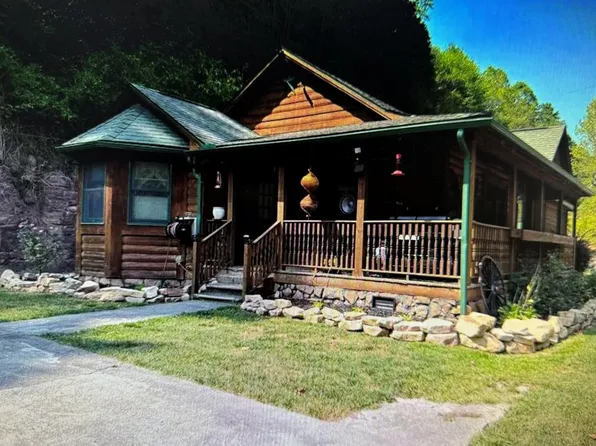 14235 S State Route 20, Pipestem, WV 25979