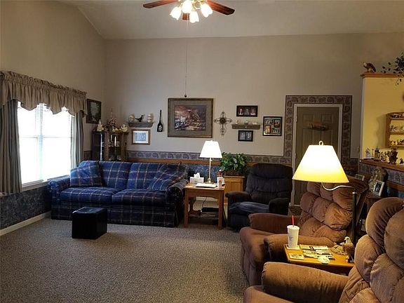4th image of 833 E Fleetwood Dr