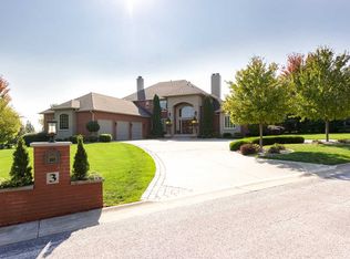 3 Summer Pl, Bettendorf, IA 52722