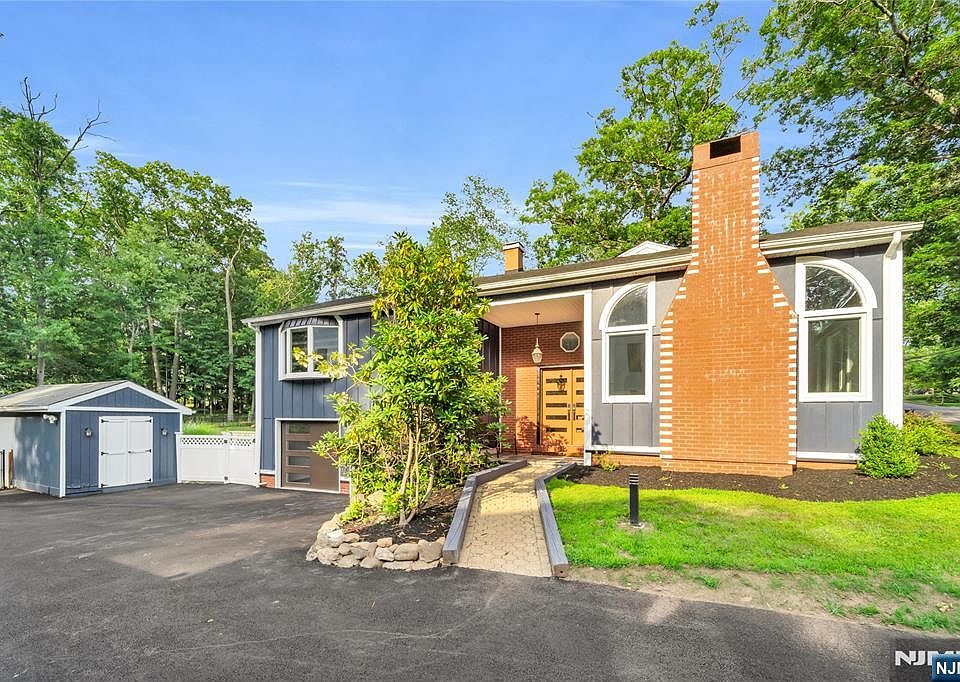 1st image of 12 Haring Dr
