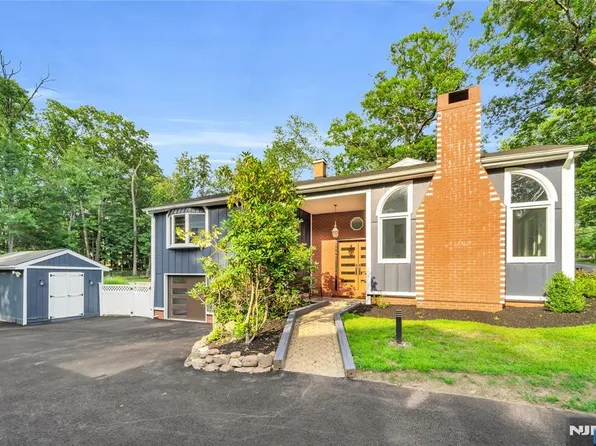 12 Haring Dr, Old Tappan, NJ 07675