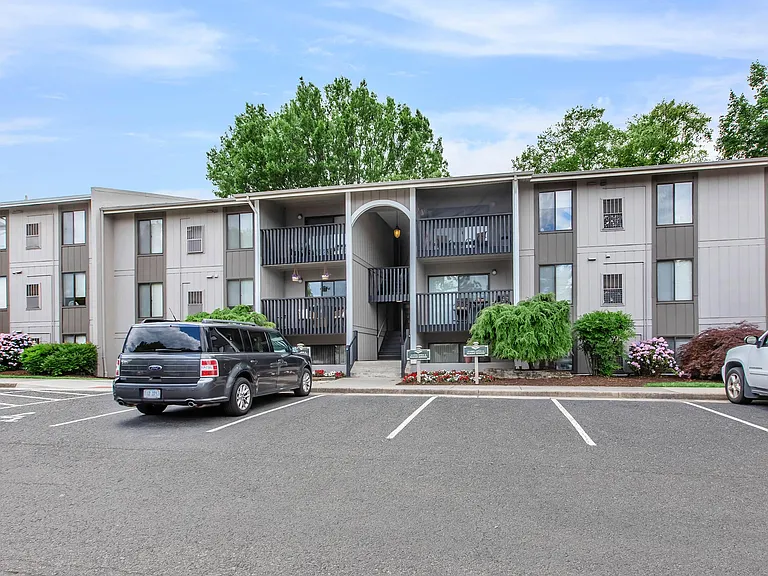 Honeywood Apartments — Photo 26
